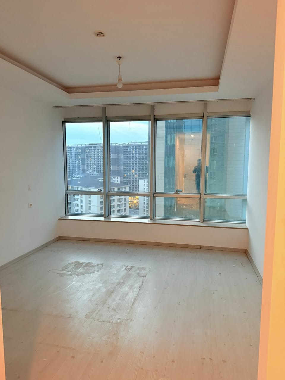 Apartment For Rent, located in Erbil, Empire Wings, with an area of 186m², the price is $800/Monthly.
 
Consists of:  
- 2 Bedrooms
- 1 Kitchen
- 1 Hall
- 2 Bathrooms
- Floor number: 15

Mahmood: ***********
