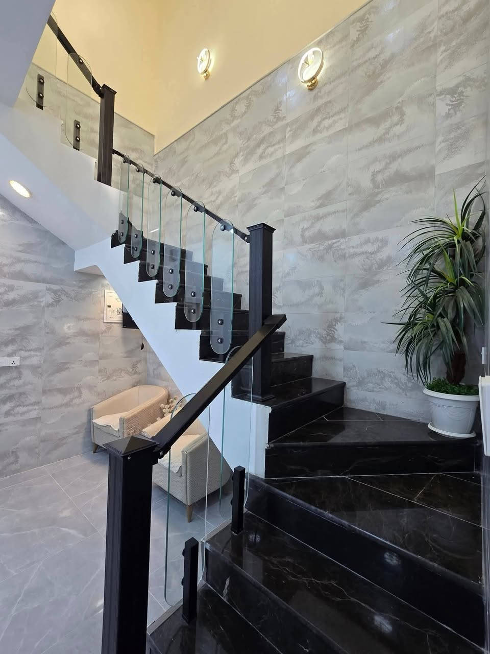 بيت 100 متر في كربلاء خلف فندق البارون
طابقين يحتوي على 3 غرف نوم وستقبال وصالة ومطبخ وصحيات عدد ٣
بناء درجة اولى سند 25 اصولي 100%
السعر /  180 مليون 
*********** سيد حسن
