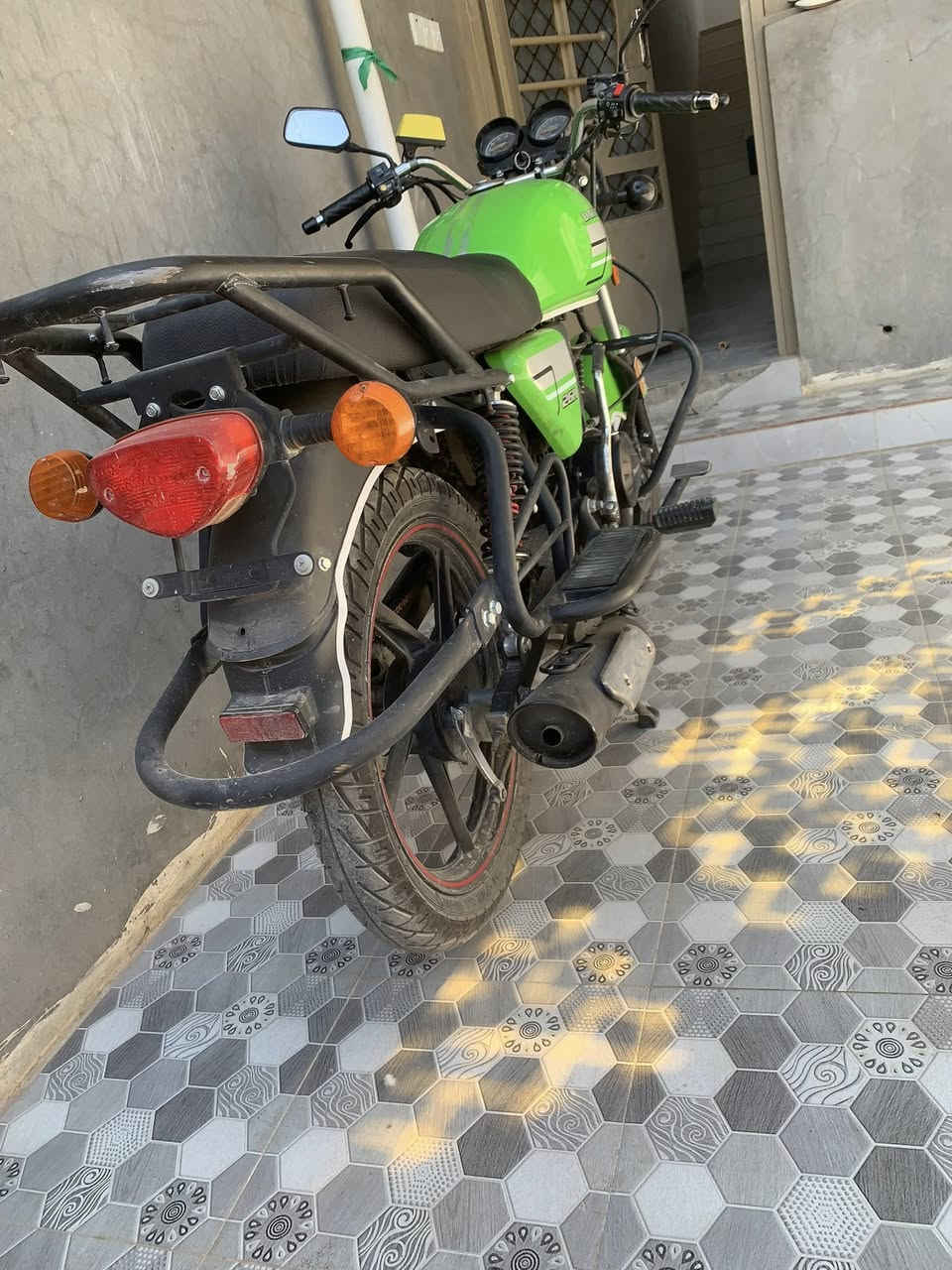 سلام عليكم
للبيع دايوان موديل 21

دراجه نضيفه ماناقصهه ايشي
اوراق سحب 

المكان ديالى شهربان

سعر 800 وبيها مجال

متواجد خاص 

للأستفسار ***********
