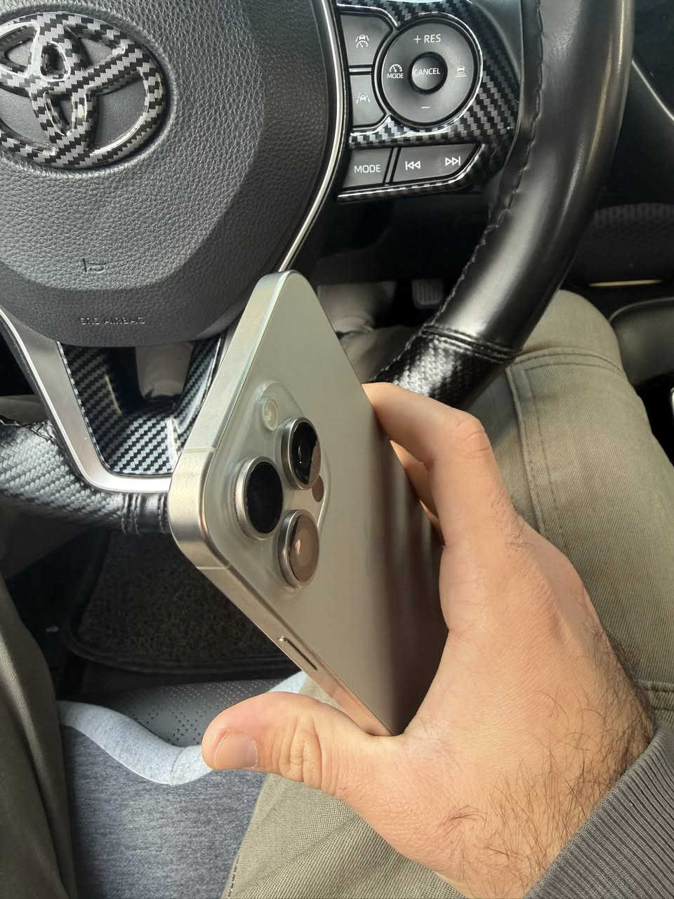 السلام عليكم 
ايفون 15 برو ماكس 256 عربي شرق اوسط ماستر 
(التلفون شرق اوسط مو من ذني الياباني و الامريكي)
البطارية 84 
وياه باكيته الاصلي
الجهاز نظيف كلش ما بي اي شي
 ما مفتوح ولا برغي على حالة الوكالة 
مكاني بغداد المنصور ما متواجد على الفيس واتساب فقط
***********
