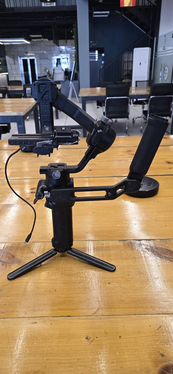 للبيع
Dji
Ronin RSC 2 
نظافنه 90%
جميع ماطوراته سليمة
يعمل بشكل ممتاز 
مكاني بغداد 
السعر 275 وبي مجال
الرقم ***********
