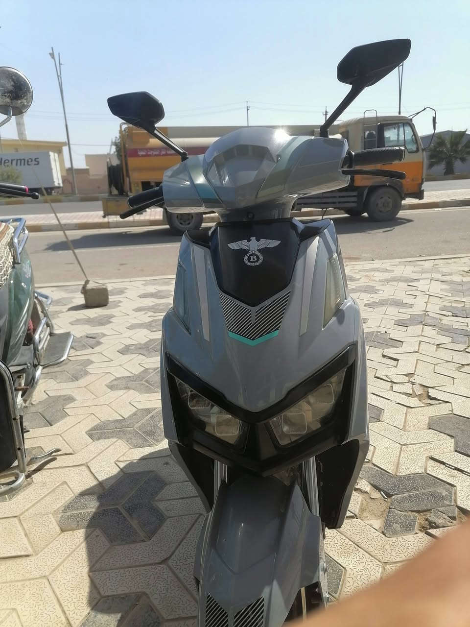 السلام عليكم ورحمة الله وبركاتة
دراجة كهربائية للبيع
النوع: سكنس  حديث
اللون: رمادي مع أسود
البطارية: 60 فولت (عادة 5 بطاريات 
الموتر: تقريبًا 800 – 1000 واط
السرعة: تقريبًا 45 
فرامل أمامي دسك وخلفي درم
 

📞 للاستفسار: (***********)
💰 السعر: (550)
