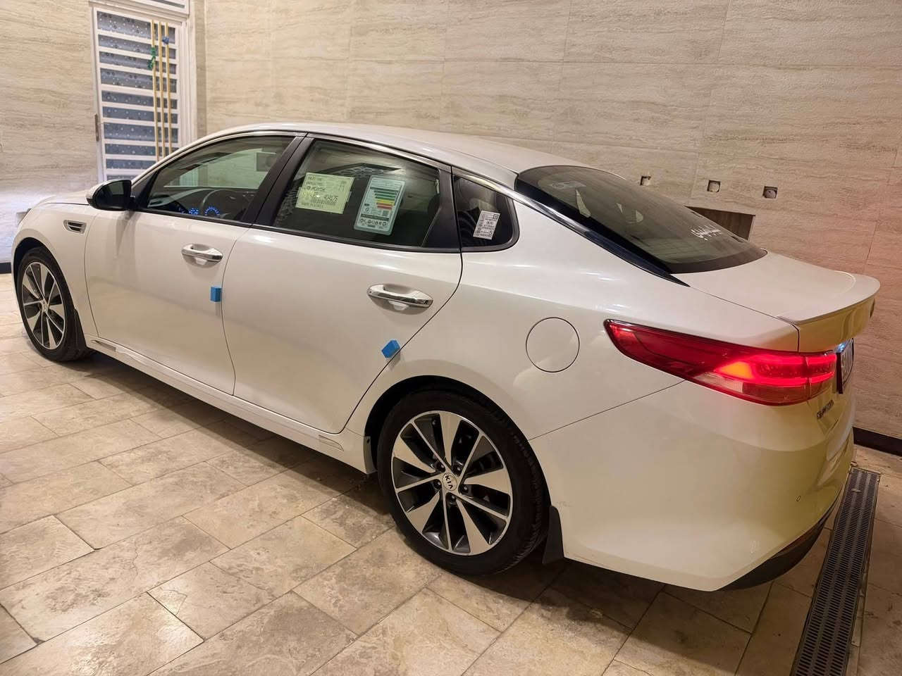 السلام عليكم كيه اوبتما 2016خليجي رقم بغداد الجديد بسمي
السيارة مكفولة ماعدا باب السائق بيه صبغ قليل من لاسفل 
بدون حادث سيارة موصفات بردات بلاديه شحن لا سلكي 
حساس امامي خلفي لد امامي خلفي محرك 2000دوش
شرط مامفتوح السيارة جديد وجاهزه مكينه كير تبريد حداديه 
تخم تاير جديد السعر 164وبيها مجال مكان ذي قار سوق الشيوخ 
كرمه بني سعيد رقم الهاتف *********** غير متواجد عله النت
