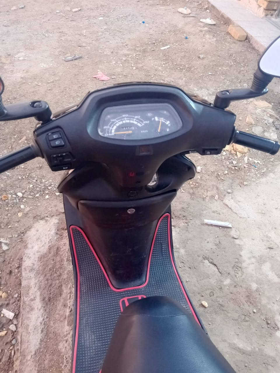 سلام عليكم ورحمه الله وبركاته سبيسي جديده مكفوله كهربائيات محرك مفتوح مره وحده رايمر مكينه ما تنسمع ناعمه كلش معدل كلش حلو زلغ ما بيه سعر 750 وبيه مجال بسيط مكاني خاجيه ***********
