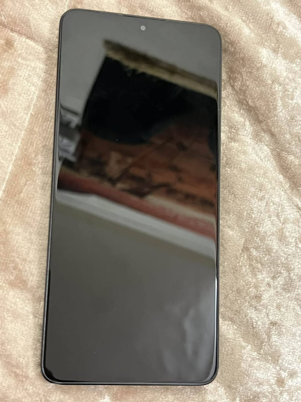 موبايل  برو POCO X6 بطاريه89٪ ذاكره 512 جهاز كلش نضيف بس بدون ملحقاته السعر 400وبيه مجال مستعمل قليل/الرقم ***********
