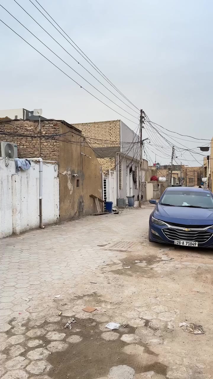 بيت في حي الانصار مساحة 60 متر طابو صرف بناء جديد طابوق جمهوري كله صب حي الانصار شارع الحرفين قرب اسواق ابو نبأ السعر 75 وبي مجال 
***********
