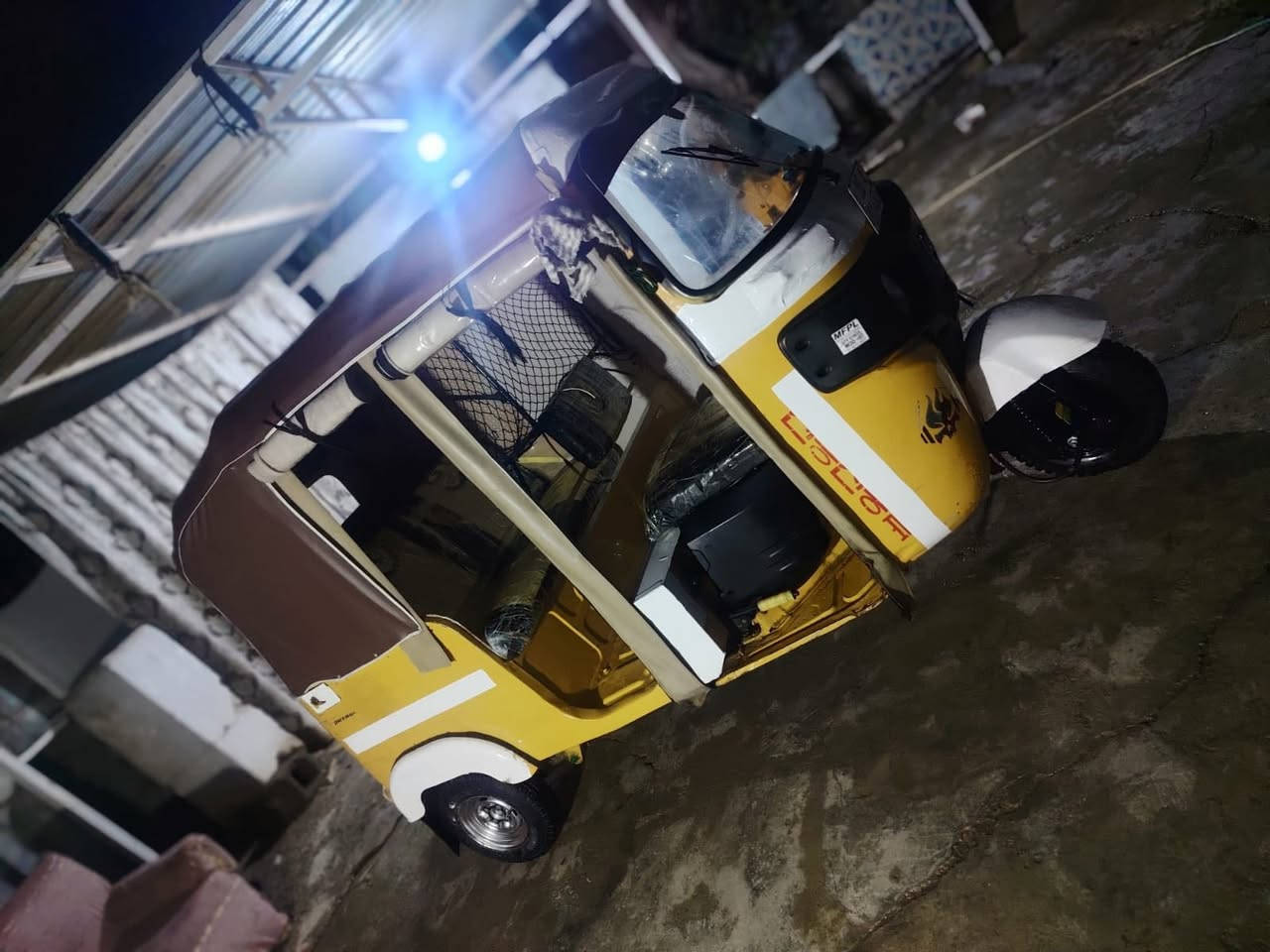 السلام عليكم تكتك 2020 للبيع
تكتك مال جناي رقم وسنويه باسمي
مكفوله عامه مابيهة اي نقص 
العنوان / ديالى - بعقوبه -معسكر سعد 
للاستفسار اكثر / ***********
غير متواجد فيس بوك !!
