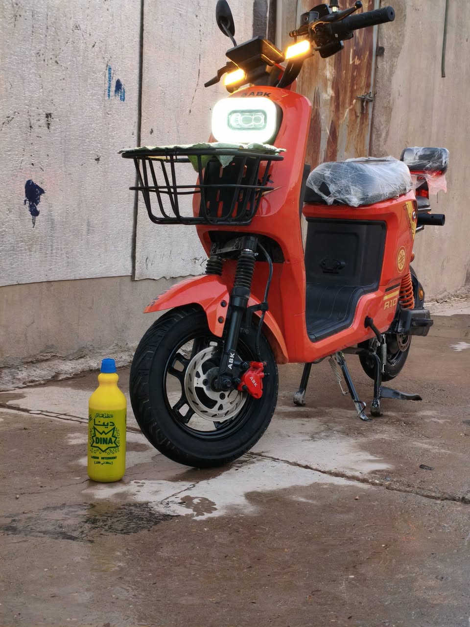 سلام عليكم ورحمه الله وبركاته دراجه شحن للبيع R10موديل ٢٠٢٦فول شركت ABK خمس بطاريات دبل  مواصفات دبل سويج و بصمه ديجي دبل اشاره دهن بريك بك اربع نمر سرعه لايت عالي ناصي الحقيقيه 73 دراجه طك كارتون مستعمله شهرين محافظة كركوك شقق المصلى رقم ***********سعر480 و بيه مجال
