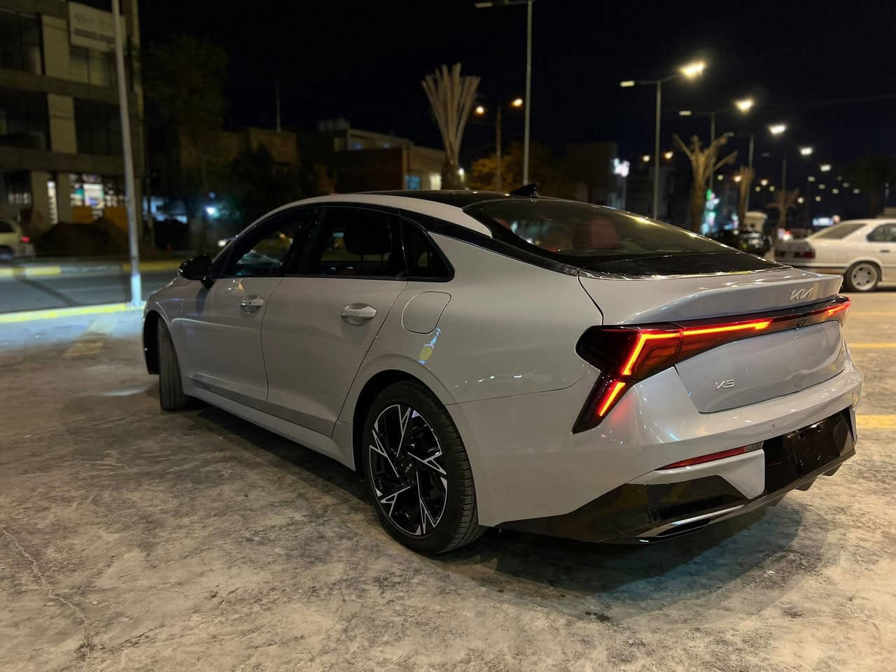 للبيع K5 موديل 2025 GTLINE اسمنتي

مواصفاتها 

1-مكينه 2500تنفس طبيعي 

2-مازدات ذكيه تصعد وتنزل وتفتر معه لاستدارة 

3-كشافات ضباب

3-بك لايت LED

4-أشاير بالمري 

5-بانوراما

6-6 حساسات إماميه 

7-حساسات خلفيه 4

8-رادارات محيطيه امامي خلفي جانبي 

9-قياده ذاتيه 

10-توقف ذاتي

11-ستيرن حرف D رجاج 

12-تحديد مسار 

13-رادار تفاعلي 

14-مثبت سرعه

15-أوامر صوتيه 

16- شاشه متصله 

17-شاشة اعطال 

18-شاشت تكيف لمس 

19-هندبريك بصمه 

20- وضعيات قياده4 

21-شحن لاسلكي 

22-وتو هولد 

23-كرسي كهربائي جلد 

24-تدفئة مقاعد إماميه 

25-تدفئة ستيرن 

26-سماعات BOSE 

27-أضويه داخليه لمس 

28-داخل احمر 

29-دبل جام

30-دفع رباعيAWD or TWD

31-تشغيل عن بعد

32- اضويه ترحيب عد القتراب

33-ستيرن رجاج منبه

وباقي المواصفات معروفه 

ماشيه 12 ألف 

السياره بيه جنطه مبدله بلاديه نفس لون 

جاملغ الخلفيبي صبغ قليل  لحد قبق البانزين والبنيد مصبوغ 

شاصي امامي خلفي لغد كفاله


**إذا كنت صاحب هذا الإعلان وتريد حذفه لأي سبب، رجاءا أرسل رسالة إلى الدعم الفني**