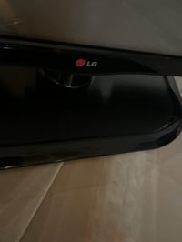 شاشه تلفاز من شركه LGاصليه السعر 200الف
