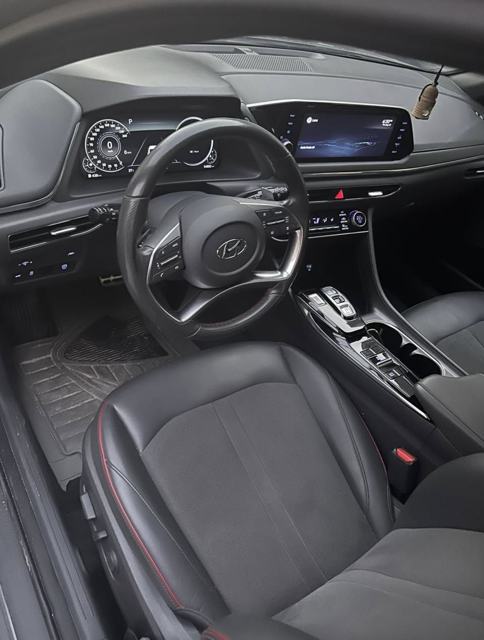 سلام عليكم
سوناتا 2022 

وارد امريكي 
معوقين بصره 

محرك 1600 تيربو 

كير محرك عل شرط

حدادية 100/100

فول مواصفات 

كشنات جلد 

بنراما 

قيادة ذاتية 

تحديد مسار 

تبريد قطعتين 

بصمه 

تبريد ثلج🥶

كشنات تبريد تدفئة 

اشارة بلمري 

مراية اسود 

وبعد بية مواصفات هواي

سعر. 185وبية مجال  

مكانة السياره بصره 

***********
