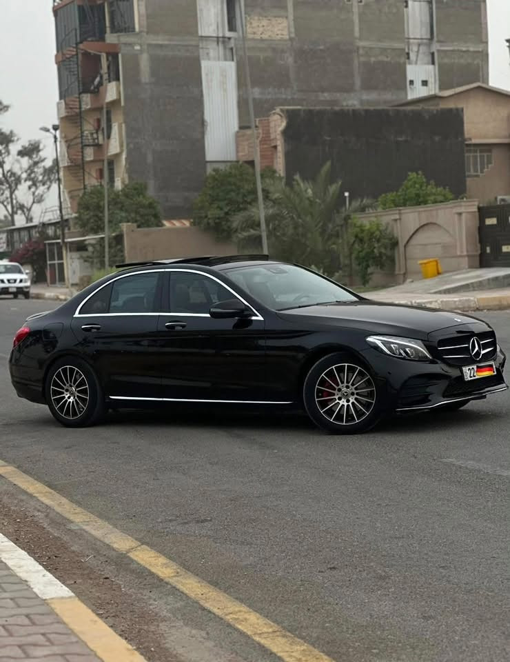 مارسدس c300
موديل 2017 لون اسود 
رقم اربيل تحويل مباشر باسمي سياره
معروفه موصفات c300
الضرر بنيد وجاملغ بدون ايرباك
مراوس كورلا 
للتواصل ***********
مكان السياره بغداد
