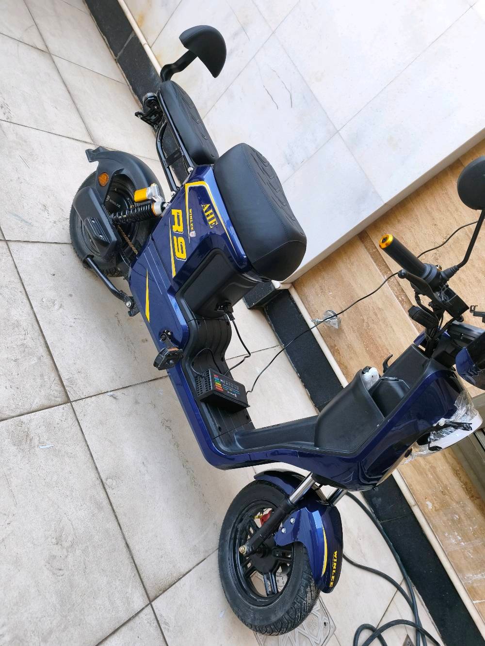 دراجة R9 2026 تلمع لمع بطاريات جدد 2026 الكبار الدبل 32 امبير 5 بطاريات ونلي كلشي بلادي فول تزويد لايتات اضائات جاملغ كاربون صارلها 4 شهور وكلش نظيفة حيل ملف 1500 واط حقيقي بيها بلوتوث تمشي 109 وهمي والحقيقي 65 يمشي بطاريات تتحمل 30 كيلو عنواني كربلاء حي الاسرة ، سعر ثابت قفل اكو صور اكثر وهي مغسوله تشوفها شلون تلمع وجديدة