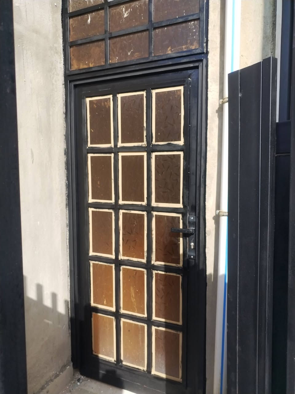 صباغ متفرغ شغل هندسي ونظيف سعر مناسب رقمي *********** بي واتساب اشتغل داخل خارج حديد خشب كافه الديكورات فلين الداخلي بديل رخام اطلع بيوميه وقطعي تصليح الشقوق الكبيره والرطوبه
