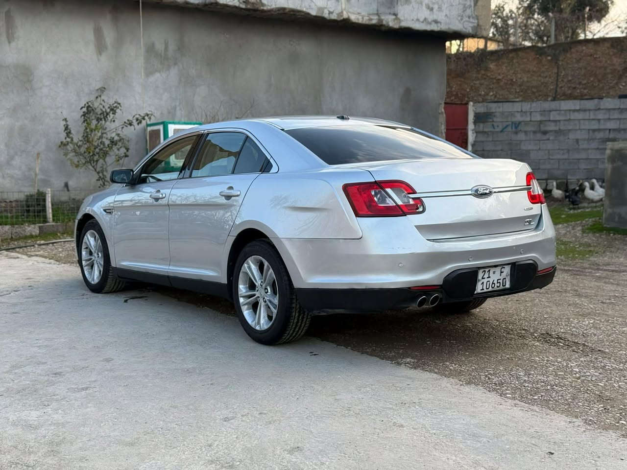 فۆرت تۆرۆس 2010 سەنەوی تازە چوارپارچەی بۆیاخ بێ دەعم و لێدراو گێرو مەکینە و تەبرید بەشەرت سەیارەکە نمونەیە کارەبای کامل بەشەرت تەبرید مەرکەزی سۆنەرم داناوە تکایە موشتەری نیت تێل مەکە لەگەڵ ڕێزم 
78 گەڵا معامەلەیەکی کە م بێ شوخت و کاڵبونەوە
شوێن . شاره زوور . زەڕایەن 
*********** = *********** حلبجة, السليمانية
