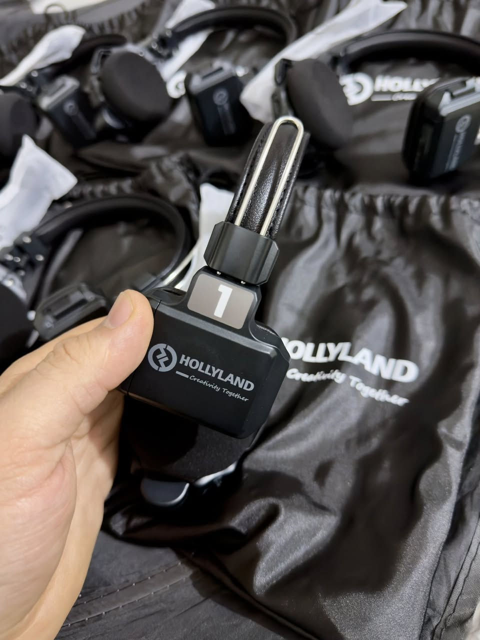 إنتركوم هولي لاند جديد ما مستخدم ولا مرة
Hollyland Solidcom C1
8 سماعات و 16 بطارية كامل الملحقات 
اريدة ب مليون و600 الف 
سعرة يم قرطاج مليونين و100 الف
مكاني كربلاء


**إذا كنت صاحب هذا الإعلان وتريد حذفه لأي سبب، رجاءا أرسل رسالة إلى الدعم الفني**