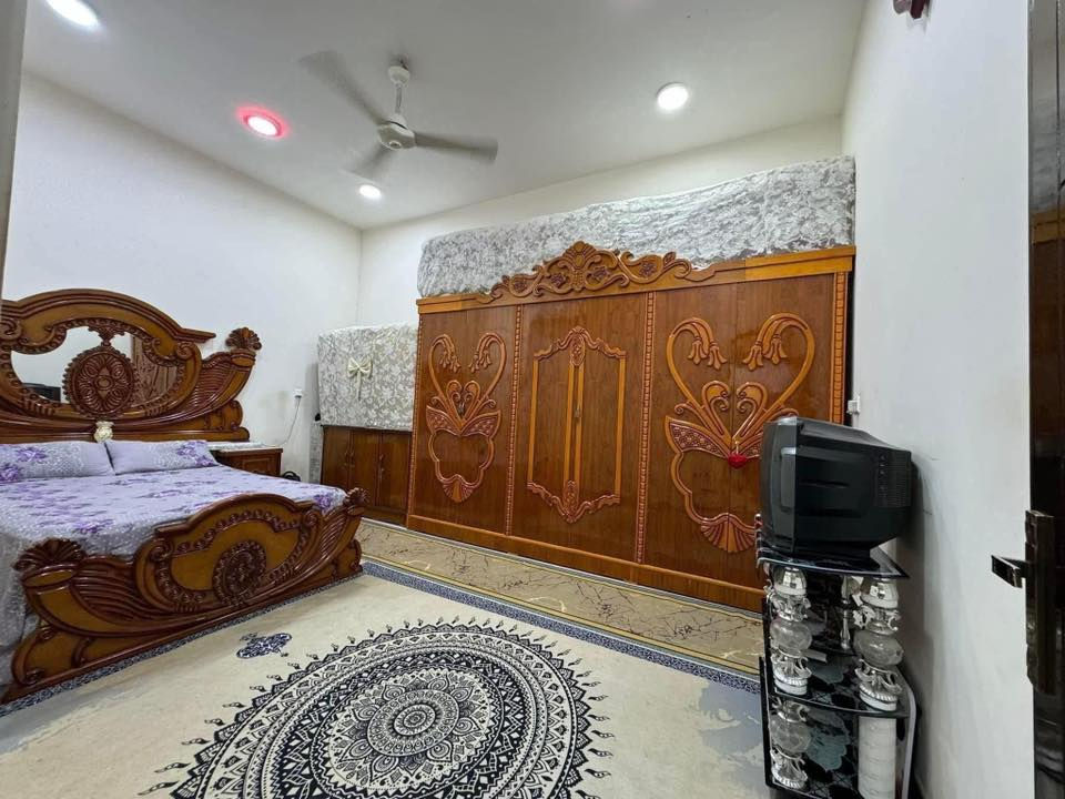 بيت طابو أسهم تحويل بأسم المشتري مساحه 200م 

كاع الدبوس مجاور كوت محينه يبعد قليل عن سيطرة ام العباس على الجهه اليمنى قريب جدا للشارع العام 
يبعد عن المدارس 100م ومستشفى قيد الانشاء

السعر 105وبي مجال قليل 

بناء حديث قبل سنتين طابوق كونكريت مسلح رباطات 

يتكون من استقبال وصاله وغرفتين ومطبخ ومجمع صحيات داخليه عدد 2 ومجمع صحيات خارجي ومناور ثنين 
الطابق الثاني يحتوي على صاله 

واتساب *********** علاء بدر
