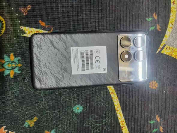 بوكو Fبرو ذاكره 512 جهاز جديد شخط واحد مابي
شاحنه 120واط بوبجي 120فريم مكاني موصل حي الانتصار 

السعر 460وبي مجال الرقم ***********
يرهم مراوس ريلمي 14برو بلس
