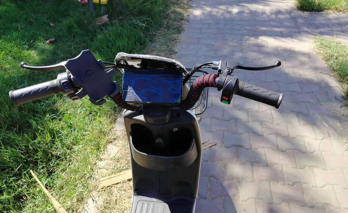 جديد دراجة شحن   موديل 2025  و بشكل  جديد كلياً  من شركة  HIS الرصينة والمعروفة

 4 بطاريات دبل 32 امبير

 قوة الملف 1500 واط

بوكس خلفي

كشن  عالي

سلة مميزة

لد امامي قوي

حامل وشاحن موبايل

 ام بي 3 MP3

تلائم جميع الاعمار والاغراض

اقتصادية

اعتمادية

رصينة وقوية

نظام انارة متكامل السرعة القصوى  تتجاوز الـ  60 كيلو متر بالساعة حقيقية - 4 سرع

بصمة العدد 2 – سويج عدد2  –-كارت NFC عدد 2  -جهاز انذار ضد السرقة

 ممكن تشغيلها بالكارت او السويج او البصمة

 السعر :  550   الف دينار عراقي

محل الورقة الخضراء للدراجات الكهربائية الشحن   

بغداد – شارع الربيع – مقابل الامثل للمطابخ – قرب مدخل دور نواب الضباط في الحرية للتواصل : واتساب *********** – ***********
