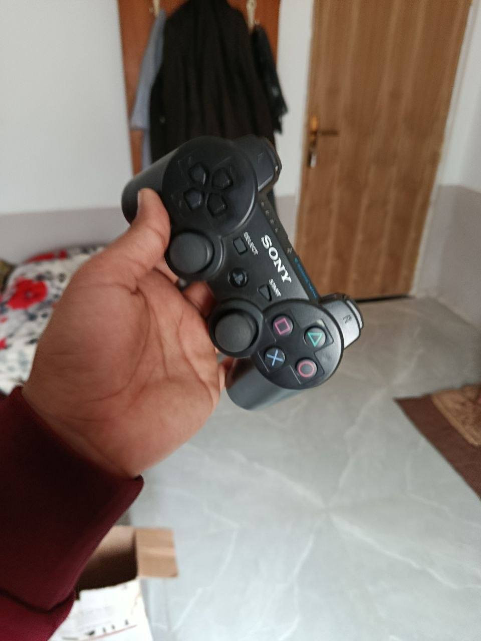 السلام عليكم توفر بلي 3 120 كيكا 
ويه يدتين وكامل الملحقات 
مهكر و بيه العاب 
منهن توب رايدر و كراند و فيفا
متوفر توصيل جميع محافظات العراق


**إذا كنت صاحب هذا الإعلان وتريد حذفه لأي سبب، رجاءا أرسل رسالة إلى الدعم الفني**