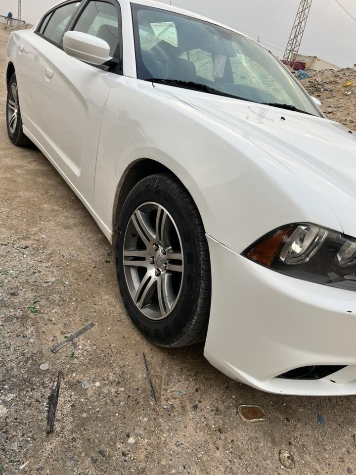 السلام عليكم دوج جارجر موديل 2014 السياره مكفوله كصه وانتر بوال وعشاير وسرقه مكينه كير باكارتون حداديه تخم تاير جديد باتري جديد سياره خير من الله ما مشتغله ع خط السياره خليجيه طابه من الكويت سعر سيار70 مكان السياره بصره بيك خير ودلل  *********** واتساب وتصال موجود
السياره متومه ع رقم الشاصي
