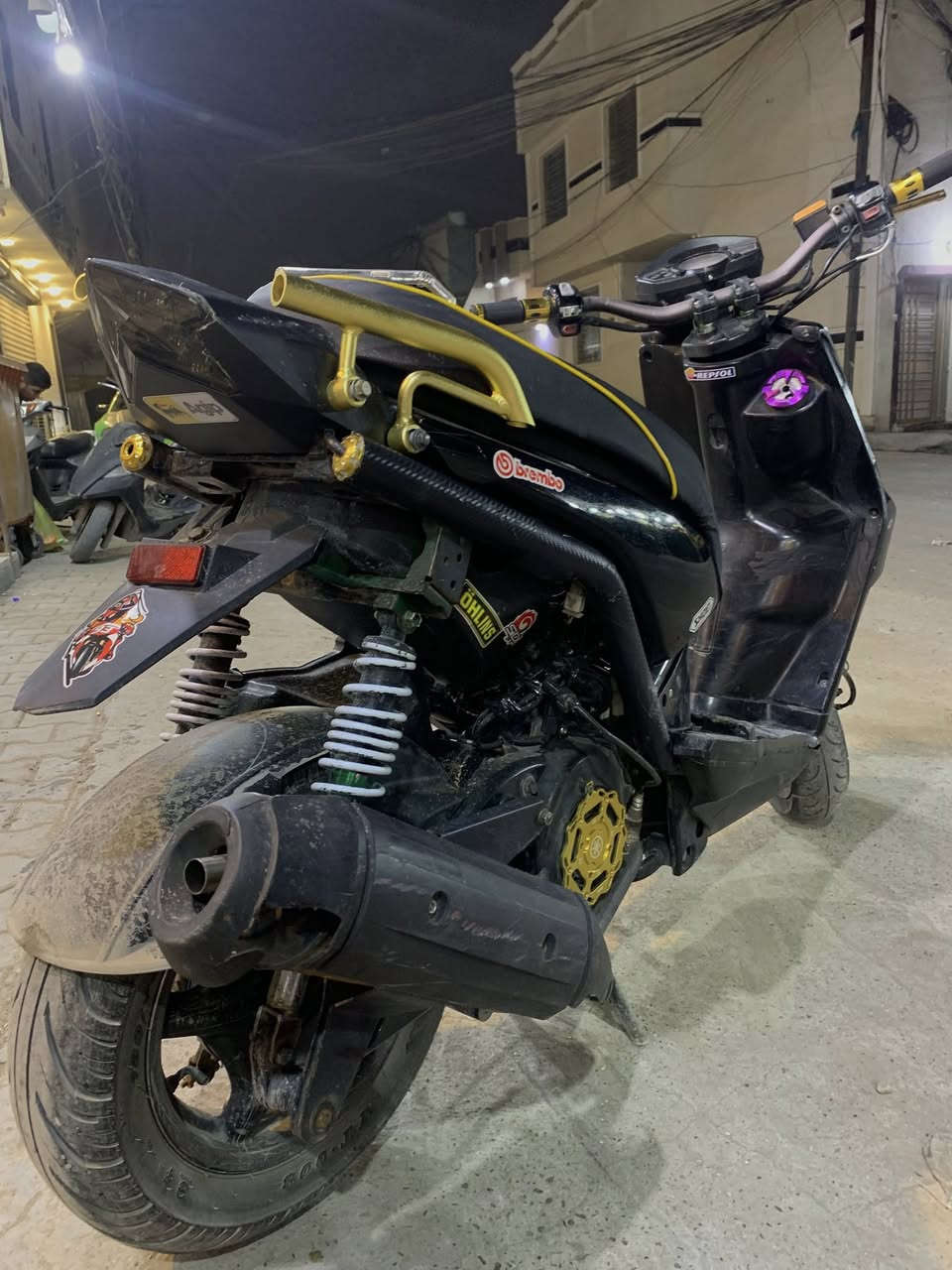 جبلي 2014 58ونص بيها هواي غراض كلجات رياضي يدات وستيرن وقبق فلاوين قبضات كلهن رياضي وكشن  وبيها وجه بومه  وجاملغ كاربون ومنضومه زنون وبيها بك لايت وحده ب٧٥ نقصها بس جعجه مال صلنصه والدسك مال البريك الأمامي بس يرادله دهن مكاني بغداد الاعظمية


**إذا كنت صاحب هذا الإعلان وتريد حذفه لأي سبب، رجاءا أرسل رسالة إلى الدعم الفني**