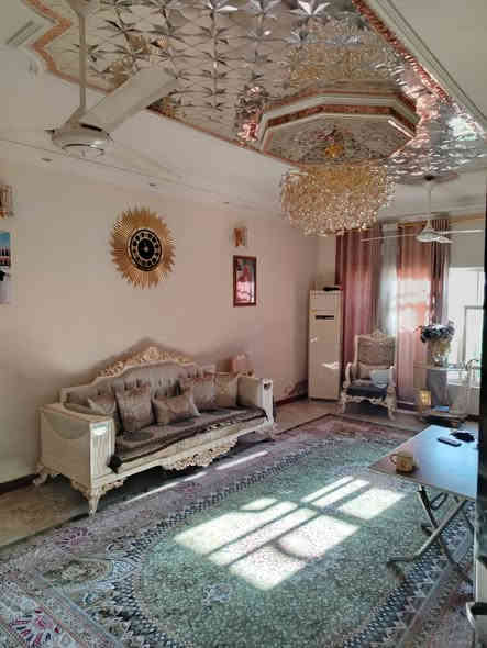 بيت في شارع فلسطين قرب مصرف فلسطين العقاري 
المساحه 120 م
والواجه 7 متر وربع.... السعر حتى لا تسال وتتعب 650 مليون 
بناء 2011 الطابق الأول صاله كبيره هول داخلي غرفة نوم كبيره صحيات مطبخ ثلاث مناور منور على الصاله منور على غرفة النوم منور على الهول الداخلي.....
الطابق الثاني 3 غرف نوم مجموع الغرف بالبيت 4 مع صحيات في الطابق الثاني
الطابق الثالث بيتونه و سطح عدد ٢
الارضيه مرمر الطابق الأول والطابق الثاني الدرج كرانيت
للمعلومات
*********** واتساب 
***********
ابو ديانه
