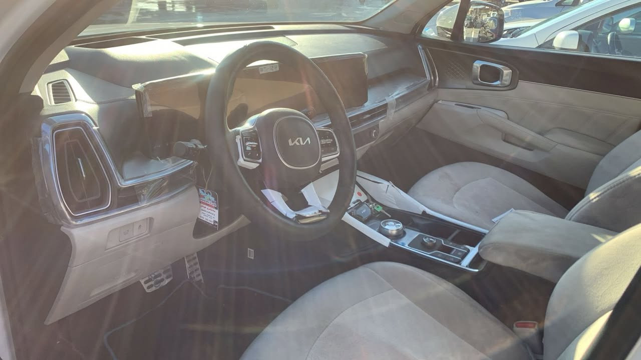 سورنتوا ٢٠٢٤  بانوراما ، گير ماوس، ٦ سلندر ، كشنات جلد 
كهرباء، داتا شو ، ويل ١٧ ، ماشية ١٧ الف ،
السيارة مغلفها كامل من الداخل 
گاعيات تخم ،  
شبر صبغ باب السكن ماشر بالصورة طخة بتيل 
السعر ٣١٥٠٠ 
للاتصال والاستفسار على الرقم ***********، 
السيارة رقمها سليمانية باسمي
