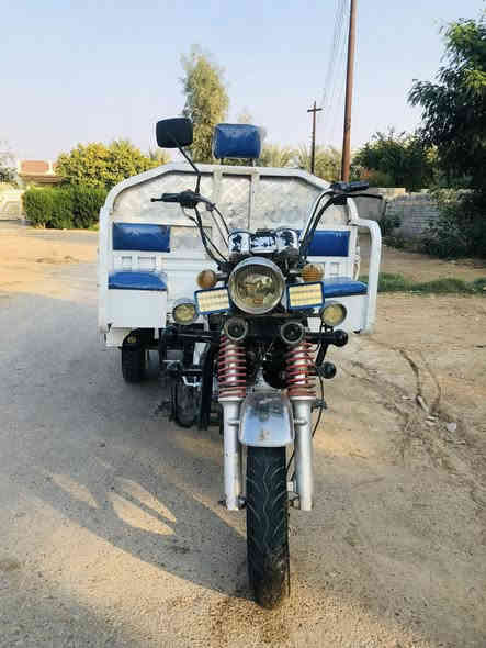 السلام عليكم ستوته ١٩. أصوليه بوجهك للترقيم نظيفه  وكاعده  يحتاجلها ترتيبات قليله متوازين عليها محتاجين فلوس. سعرها ١٦٥٠ وبيها مجال. محرك مجفت جديد درجه أولى يحتاج تفيلس فقط 
***********
مكانها شهربان. الشاخه
