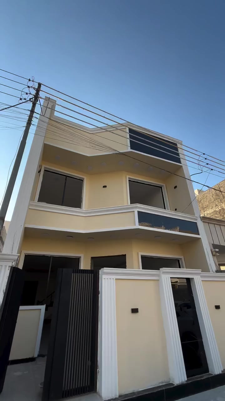 #اعلان  📣
دار للبيع
بناء حديث طابقين
المساحة: 100 متر 
الموقع 📍 :- بغداد - الدورة - حي دجلة الزراعي - شارع 25

بسعر 170 مليون 💵 قابل للتفاوض 

تفاصيل العقار:

🛑 واجهة مميزة 6.25 متر ، نزال 16
🛑 مدخلين، استقبال + مطبخ
🛑 هول + صالة + منور 
🛑 غرفة نوم عدد 3 + حمام و تواليت عدد 2

 🔴 للاستفسار أكثر، واتساب: او اتصال
            🟢 *********** 🟢
