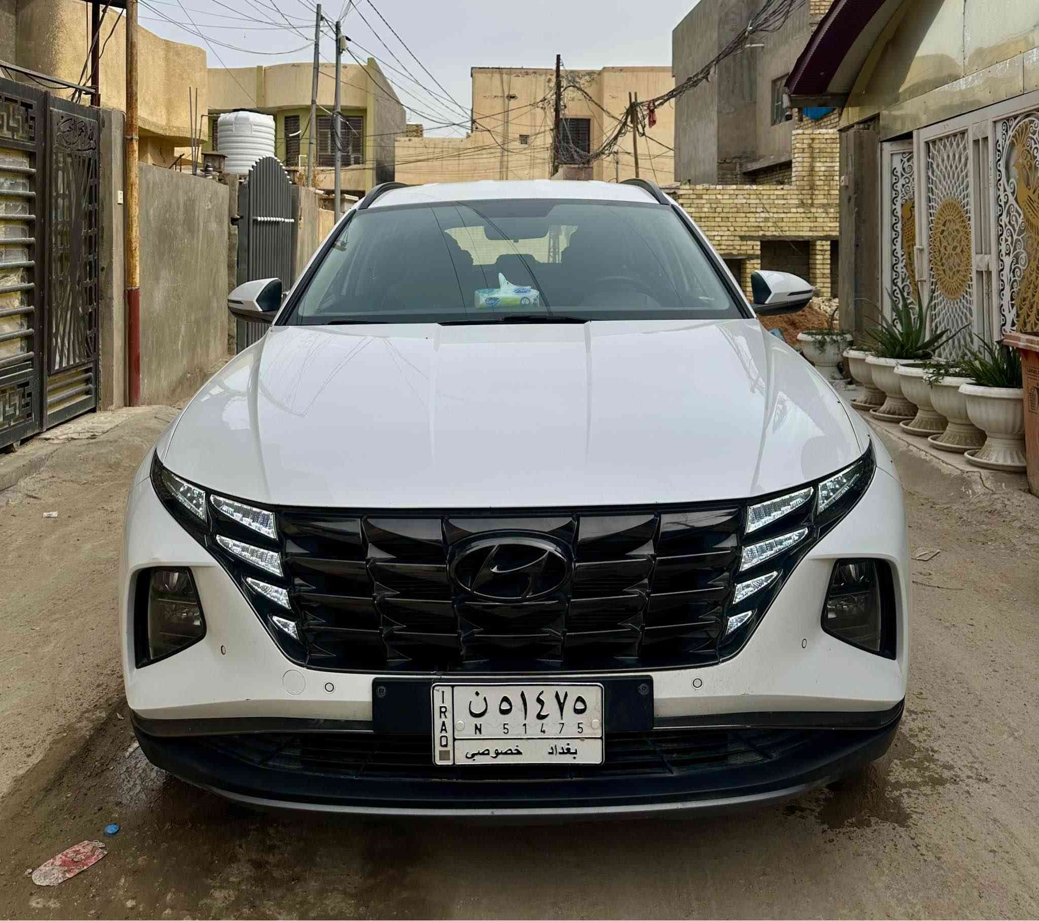 توكسان  
موديل 2022
خليجي   
بصمه وترحيب وتجي مري شفط شاشه وحساس امامي خلفي قطعتين تبريد و3 وضعيات قياده   وكراسي كهرباء وهواي مواصفات 
السياره ماشيه 94  
السياره بيه مكانين بارد بسيطات 
وبيه الدور مال الجاملغ الخلفي  وشويه من الباب  الخلفي صبغ 
رقم بغداد مشروع وطني تتحول وين ميعجبك وتحويل اي وقت 
السعر 185 
مكان السياره حله حي الصحه 
رقمي *********** حلة, بابل
