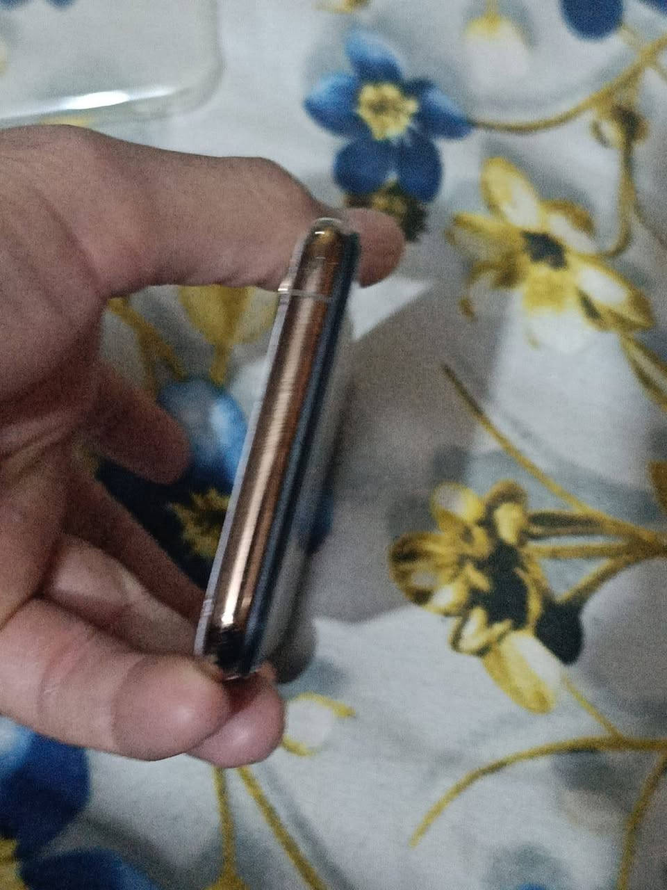 : اايفون xs 
ذاكرة 256 
بطارية 82 
كلشي شغال 
السعر 135
***********
