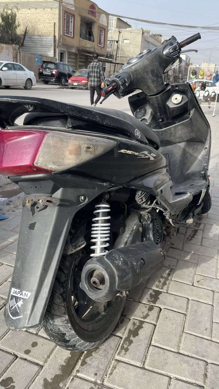 دراجه سكنس يوماها فحل كابريتر الدراجه كلش حلوه وكلها شغاله نكره سلف كهربائيات كلها شغاله 
الدراجه مجفته جديد وعله ايدنه 
شلعه معدل تخبل ومابيها كل نقص ومثل ماشوفوها كدامكم انكر واطلع 
المكان بغداد الشعب 
السعر 350 الف 
الشراي يتصل بلرقم كبل ***********
