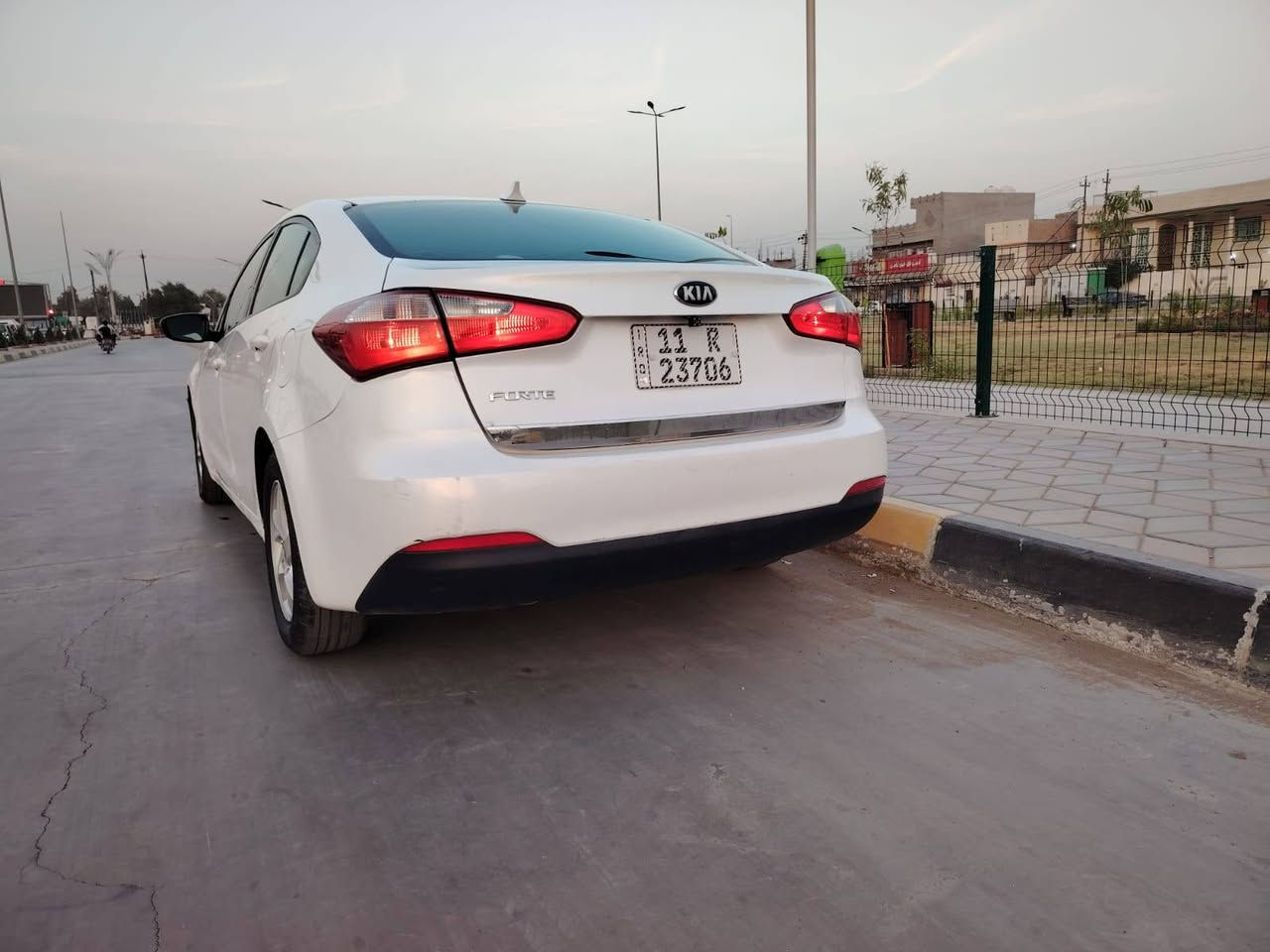 كيا فورتي موديل 2014 كفاله عامة عدا بارد بسيط بخشم الجامرلغ الامامي وشخوط بسيطه  مكينة 2000 دوش بالباكيت صدر جديد تبريد مجمدة  بسمي رقم بغداد دولي هزة وسنوية جديدة  تحويل ثاني يوم السيارة جاهزة كلشي شغال بيها السعر 109 وبيها مجال مكانها ديالى بعقوبه *********** ..
