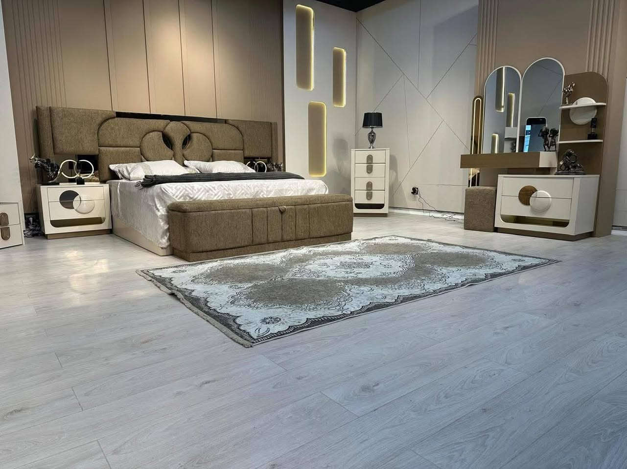 العنوان بغداد بسماية مجاور المستشفى اللبناني 
نقدا وبالتقسيط على مصرف الرافدين لمدة ١٠ اشهر 
بدون مقدمة الاسعار تبدّا من ٦٥٠ الف بالنقد ٨٤ الف قسط شهري 
10/7/8/5قطع /// اكثر من ٧٥ موديل داخل البوست 
***********
