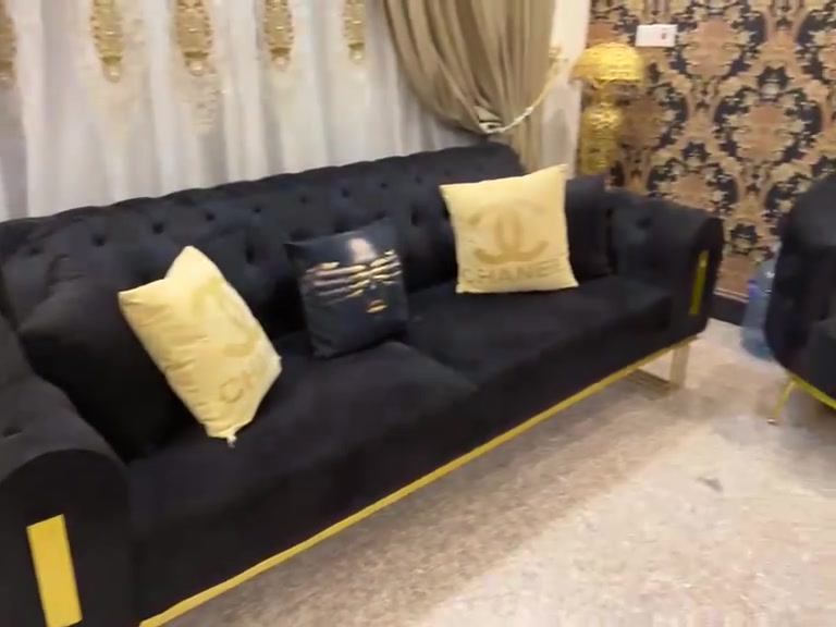 للبيع تخم متعدد الاستخدامات (يصبح سريراً وكنبة في نفس الوقت سعرة (700) الف  المكان بغداد الصالحية


**إذا كنت صاحب هذا الإعلان وتريد حذفه لأي سبب، رجاءا أرسل رسالة إلى الدعم الفني**