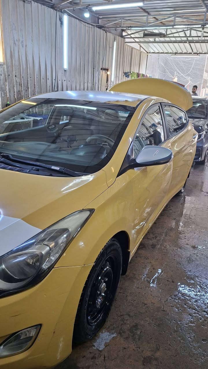 السلام عليكم الانترة صفرة محرك ١٨٠٠ تستلمها مصفرة من الهيئة والغرامات موديل ١٣ بأسمي خليجي بدون حادث كير محرك خير من الله رايد بيع او مراوس بخصوصي مكاني بغداد الاعظمية شارع المغرب ***********
