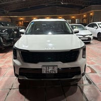 سورنتو 25 ماشية 37 الف مكفولة  دولية قمارة حديد بصمة  كراسي كهرباء  وي...