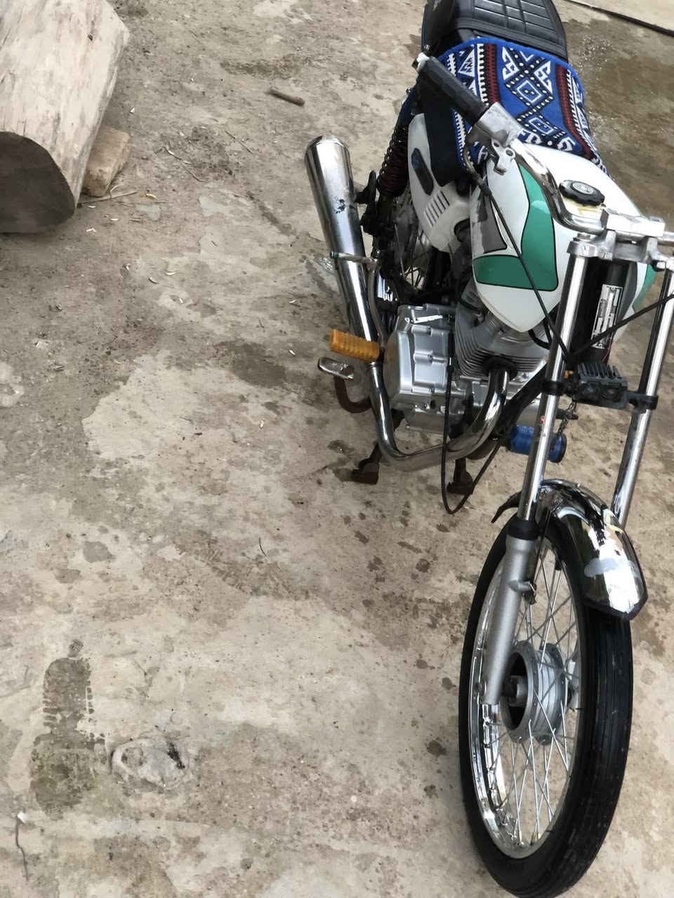 السلام عليكم دراجه لبيع لموديل 24 وراق كاملة مكان ديالى الخالص سعر 475 رقم ***********
