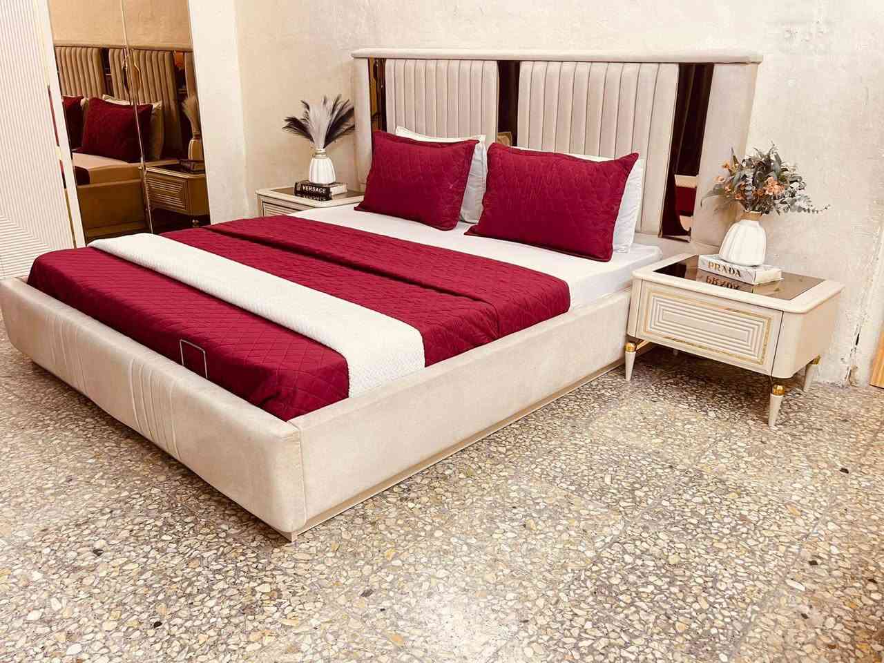 غرفة تركيه مودرن أبواب للبيع نضافه 💯 
فقط منصوبة من هوم سنتر زلغ مابيها ترهم للعرسان أصلية تكمه القويه السرير مخزن هيدروليك لمس
 للأستفسار خاص او واتساب 
***********
