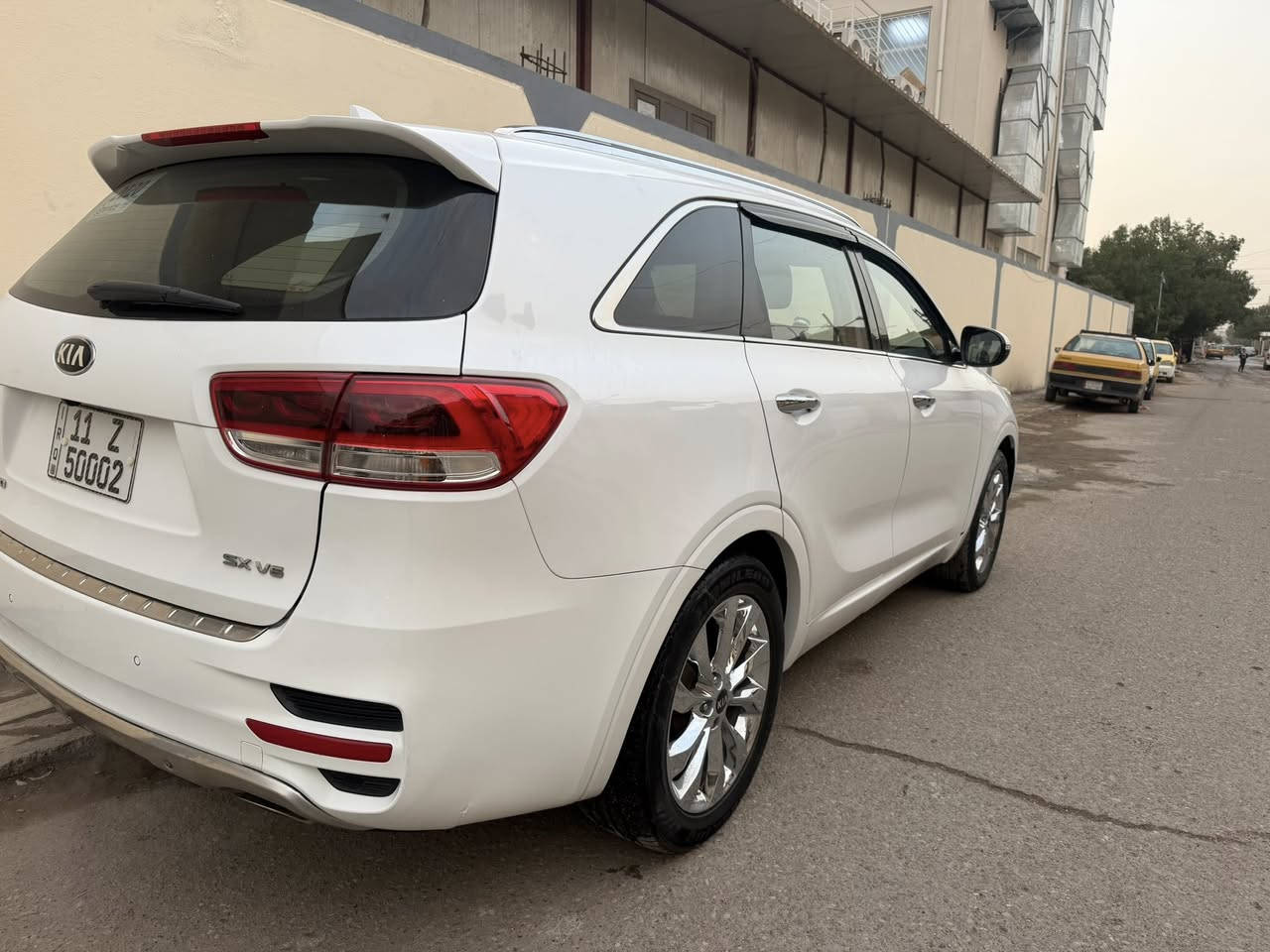 السلام عليكم للبيع سورنتو 2017 كلين سياره مكفوله بيهة بارد بدون صبغ سياره فول مواصفات  فتSX رقم مميز 240 لاستفسار ***********
