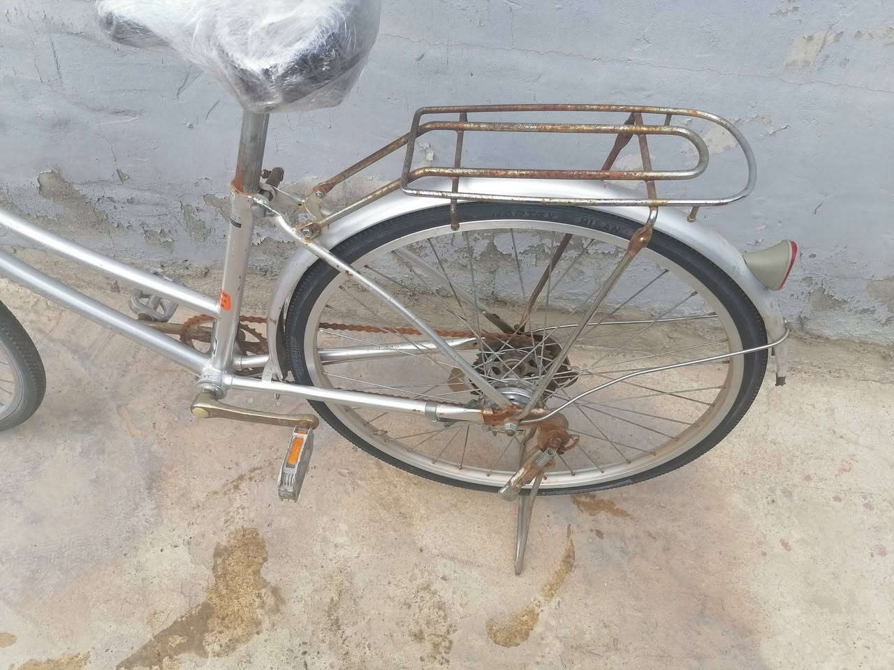 السلام عليكم بايسكل للبيع حجم ٢٦ ابو الكير كلو شغال سعره ٥٥ او بي مجال مكاني حي السماح قرب محطت المشاعل ***********
