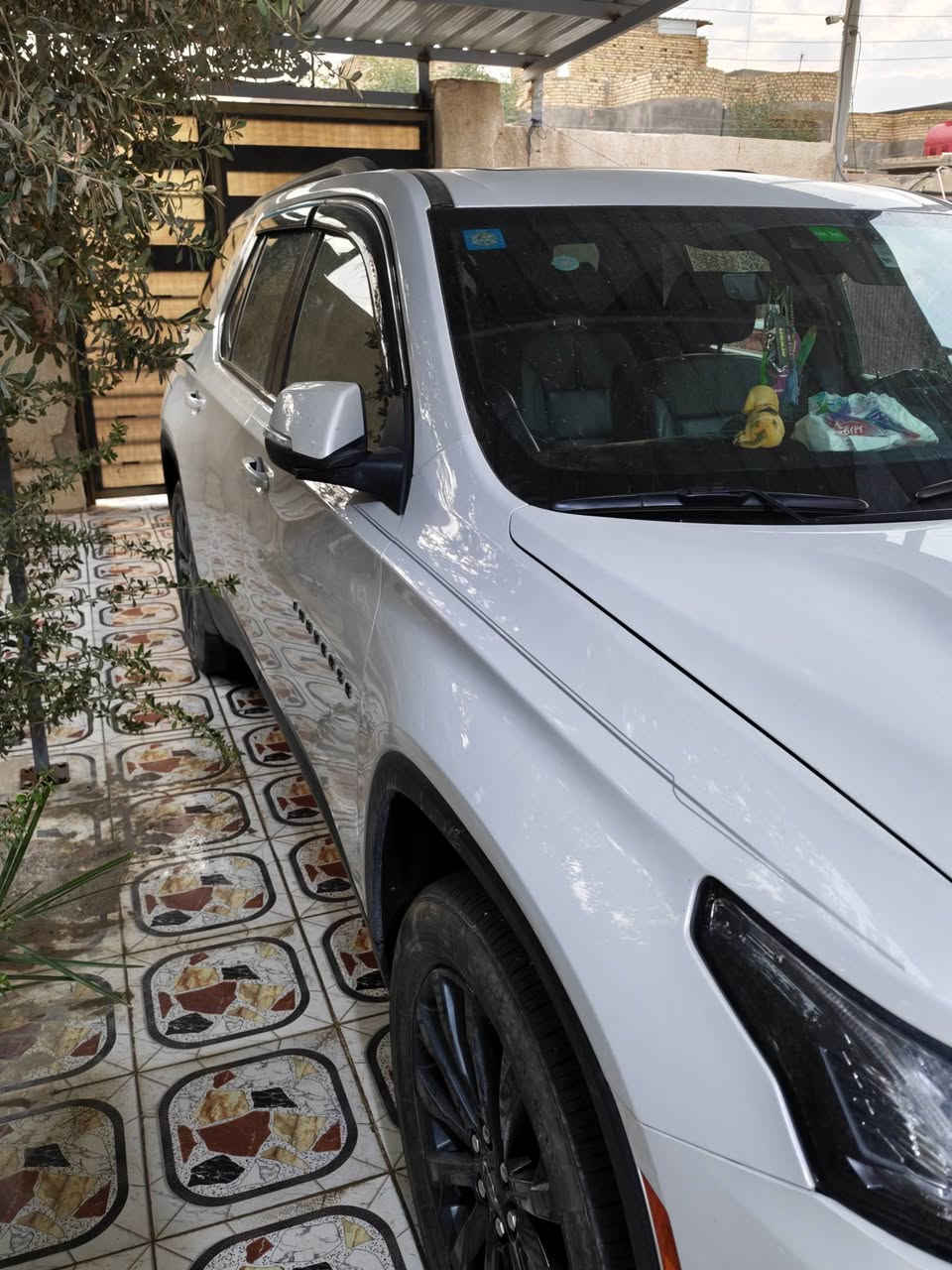 ترفرس 23 RS فول مواصفات
مفتاح التشغيل بصمة وتشغيل عن بعد 
بانوراما قطعتين 
3 قطع تبريد 
كشنات منفصل 
5 بصمات ابواب 
سماعات بوس
صندوق كهرباء 

كشانات الامامية كهرباء 

تدفئة بالكشنات 

تدفئة مقود 

سايد بريك بصمة 

شاحن موبايل واير ليس 

مخارج UBS

رادار امامي + تحديد مسار 

رادار جانبي نظام النقاط العمياء 

اشارة بالمرآة 

شاشة قاصة تدعم نظام الاندروي

كشافات امامية زنون 

حجم الاطارات 20 انج ويل كب 

حجم المحرك 6 سلندر  3600 

عداد المسافات الحالي 74 كم

السيارة رقم بصرة  انكليزي باسمي 

الضرر شخوط وطخات فقط بدون ايرباك بدون تبديل اي قطعة كل قطعها بلادي على وضع الشركة طخات  بالجنطة وتعديل على البارد وبالجاملغ الامامي على البارد والباب الخلفي ملاحظه ( لايوجد حادث امامي   صور الحادث موضحه بلمنشور دواخل سليمه 100/100 سياره جديده وخير من الله ما نقصها شي 
السعر 280 
للتواصل *********** على الواتساب
