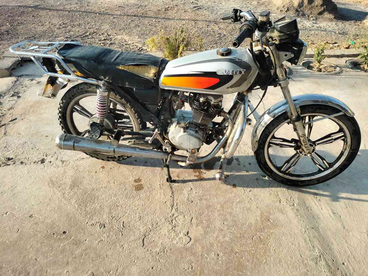 السلام عليكم
موطور للبيع 
مثل ما واضح بل صوره 
يعوزو ترتيبات 
السعر 175 او بي مجال الاستفسار 
الاتصال علا الرقم ***********
