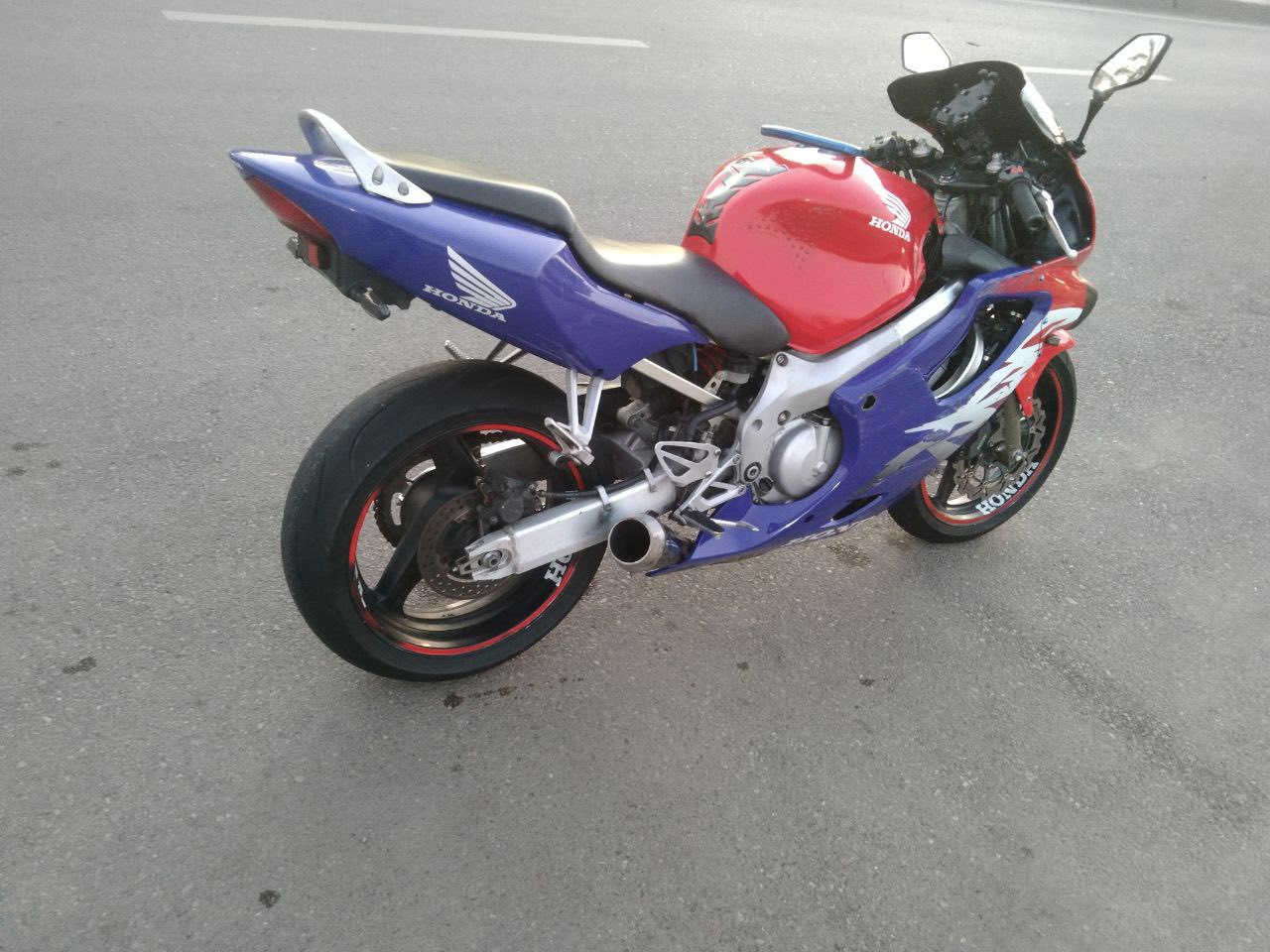 سلام عليكم دراجه f4 سعر 20مكينه 600مكفوله مكينه كير مكان بغداد الشعب دراجه خير من الله محركها يشك كاع ليحب يقتنيها يتصل ***********
