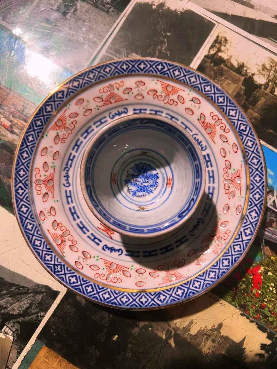 Vintage Rice Eye Set: Blue Dragon Motif
​6-Piece Set:
​2 Coffee cups
​1 Plate (10 cm)
​3 Plates (15 cm)
​Condition Report:
​Two cups and two of the 15 cm plates are in excellent condition.
​The 10 cm plate and the remaining 15 cm plate have a minor chip, as shown in the photos.
​The remaining pieces are in excellent condition with no flaws or defects.
​Please review the photos carefully as they form part of the description.
📦 Shipping Available to all governorates.
✉️ For price and serious inquiries: Please feel free to send a direct message. الاسكندرية, مصر


**إذا كنت صاحب هذا الإعلان وتريد حذفه لأي سبب، رجاءا أرسل رسالة إلى الدعم الفني**