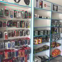 محل موبايلات • إيجار مدفوع ٦ أشهر • مكمل اكسسوارات