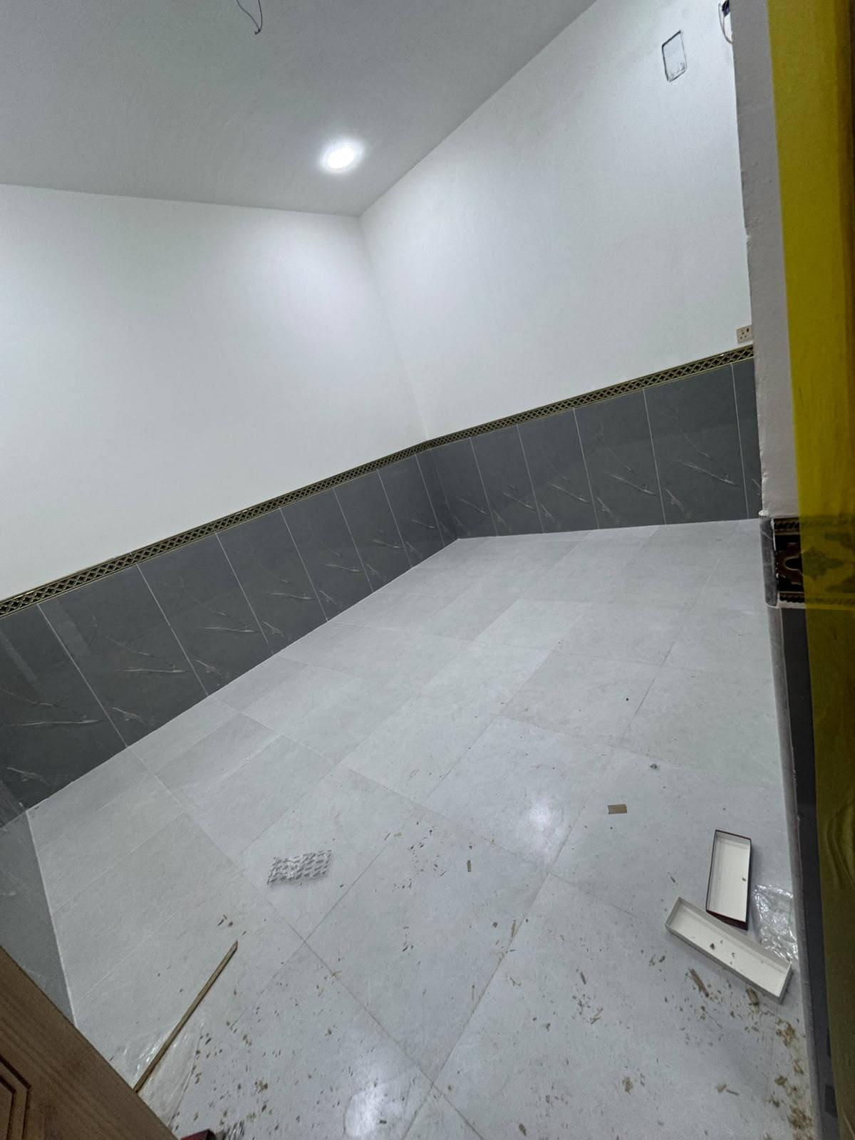 البيت قاط ونص بي غرفتين نوم وستقبال ومطبخ وصحيات  #اكسبلور #fyp #ميسان_العماره #ميسان #الشعب_الصيني_ماله_حل😂😂 
