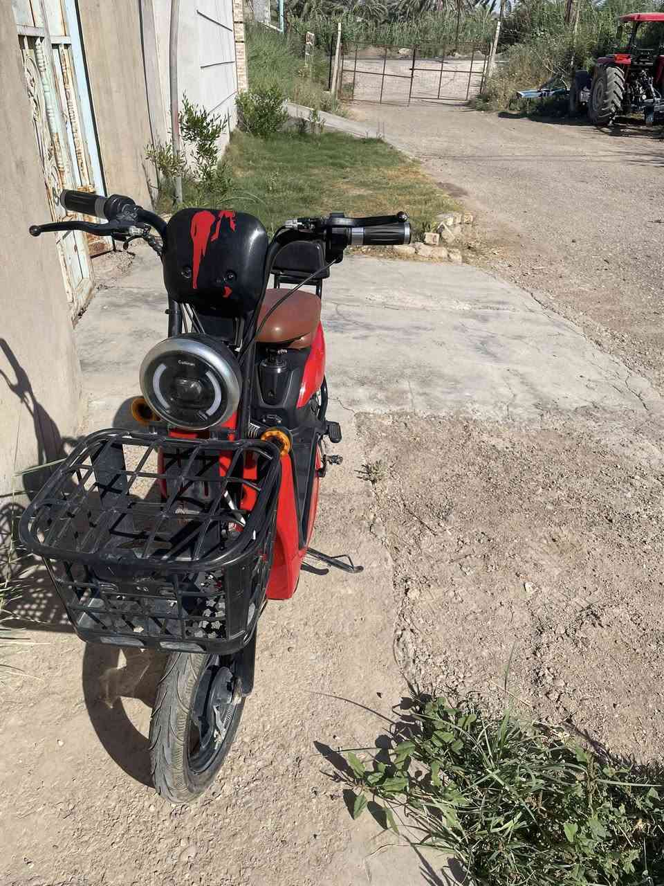 السلام عليكم بايسكل شحن للبيع كله كامل اليريد بدون بطاريات بيع وسعره ١٠٠ بي مجال والي يريد ويا بطاريات سعره ٢٠٠ بي مجال حجم ١٦ مال اصغار و مكان ديالى بعقوبة رقم التواصل ***********
