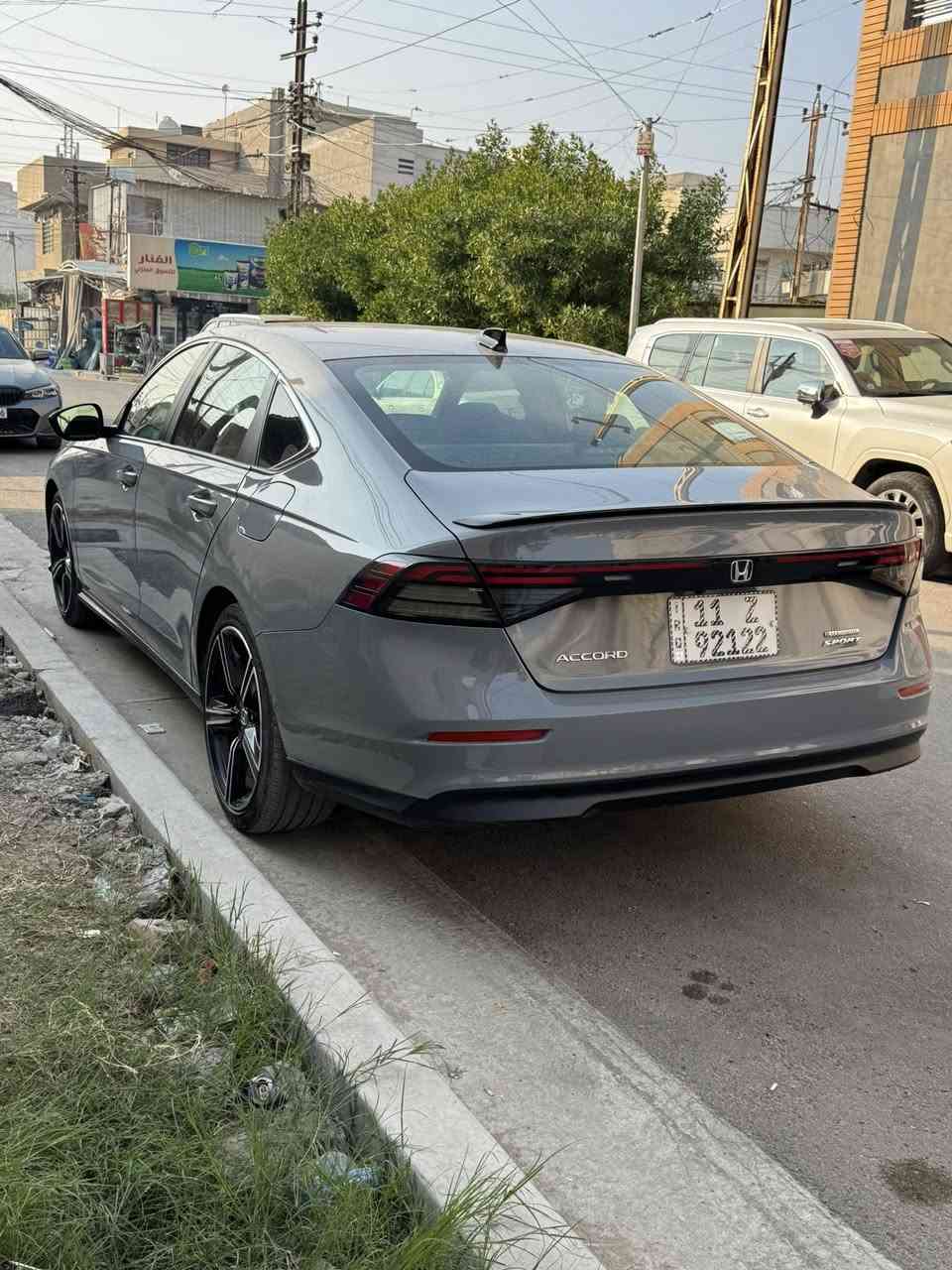 السلام عليكم 
هوندا اكورد 2024 sport للبيع
مواصفات الsport معروفه 
دخول جديد مرقم بغداد كامل 
حادثها موجود بلمنشور قطعة وحده صبغ 
الجاملغ الامامي مبدل ومصبوغ 
شواصي لغود كلها سليمه 
ملاحظه السياره(نقص رادار امامي)
مكان السياره بغداد _نفق الشرطه 
السعر 184 وبيها مجاال 
***********
